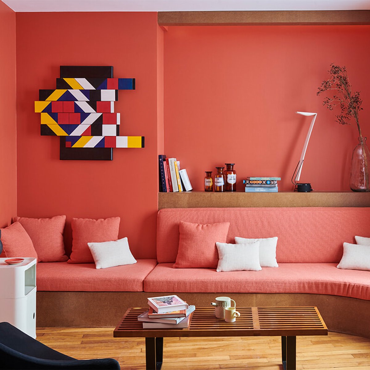 地味な部屋はもう卒業。パリで見つけた、人生を鮮やかに彩るインテリア術。