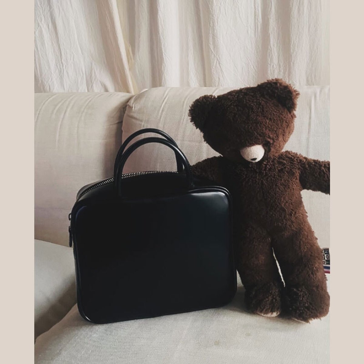 バッグ界の名脇役、コム デ ギャルソンの四角いバッグ。