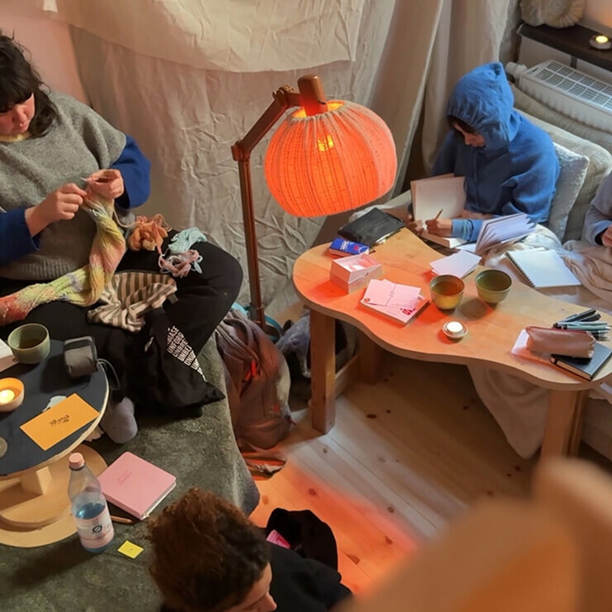 スマホ禁止のオフライン・クラブ？ いまドイツで広がる「デジタルデトックス×繋がり」の新トレンド。