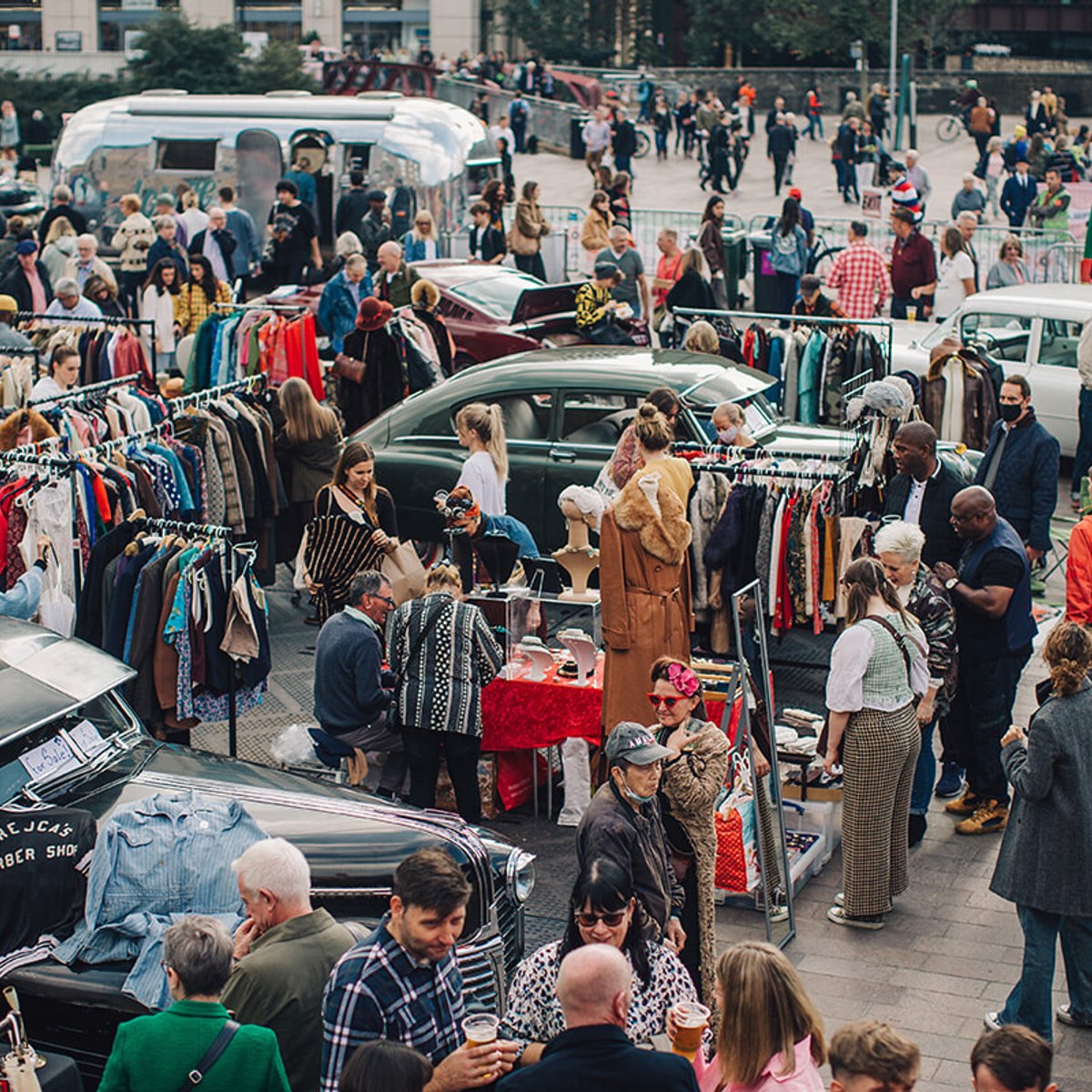 【応募締切】ストーリーを受け継ぐ、スタイリストのフリーマーケットに100名様をご招待！