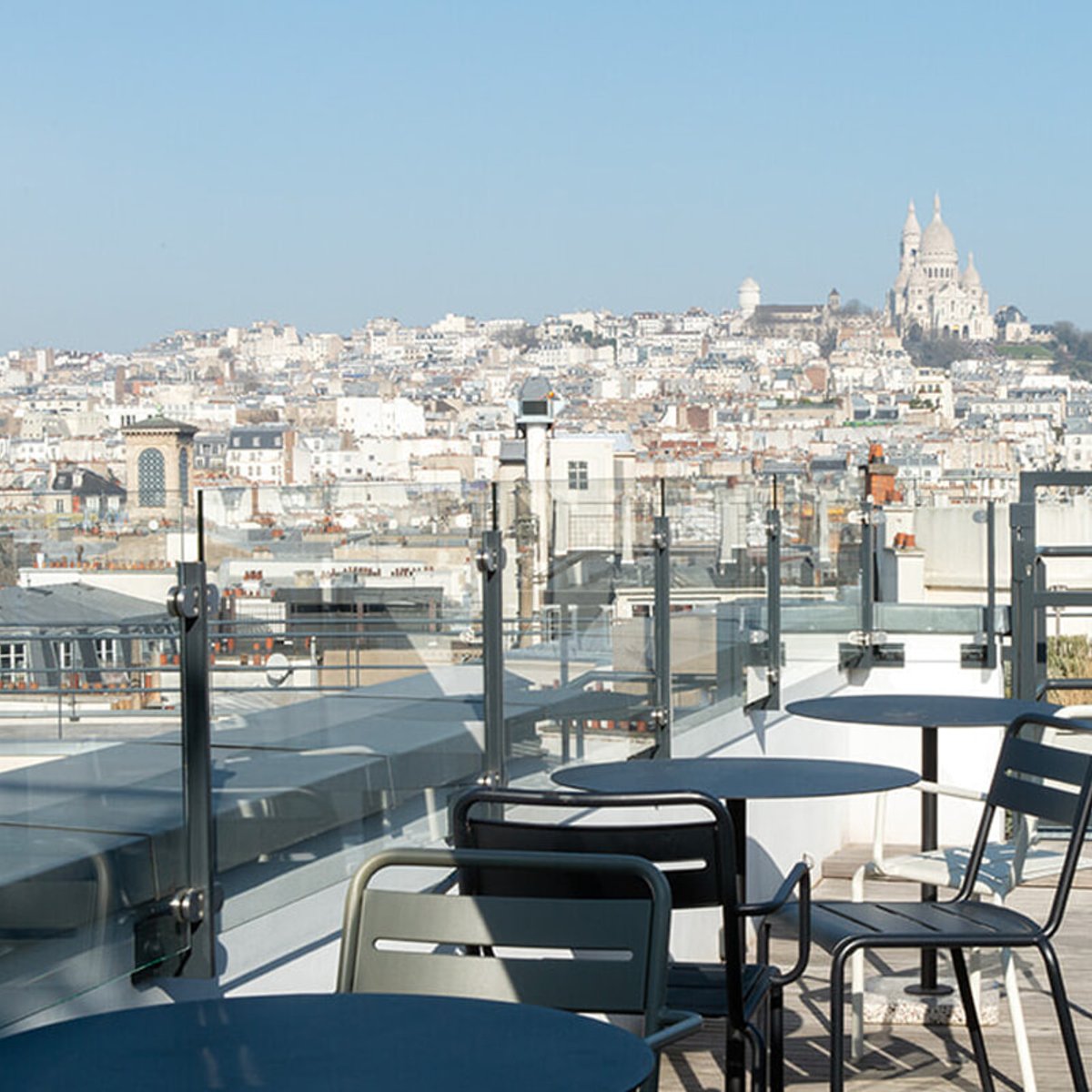 ルーフトップテラスも人気！ パリの「マダムフィガロ」編集部に潜入。