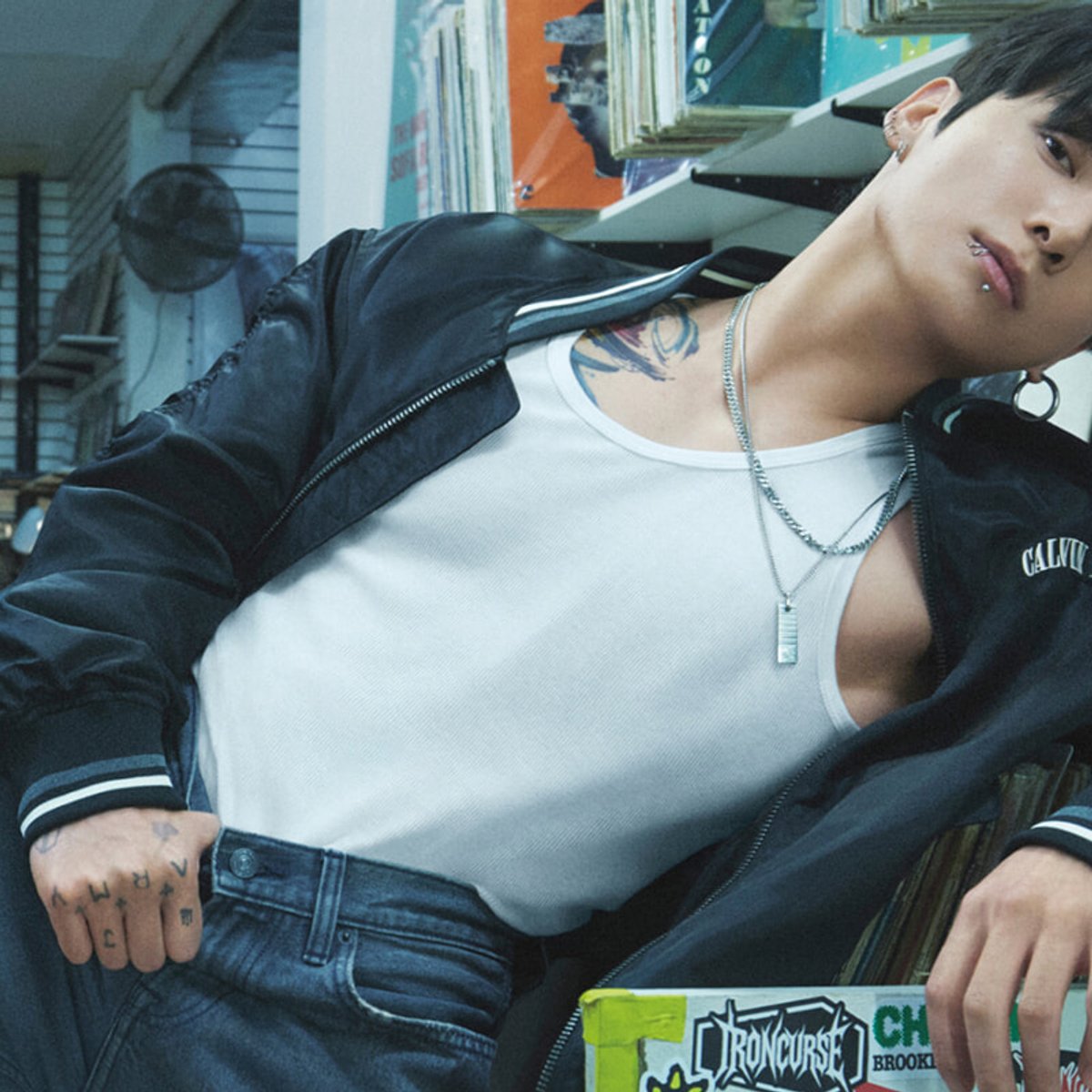 BTS ジョングクが魅せる、カルバン・クラインの春デニム。