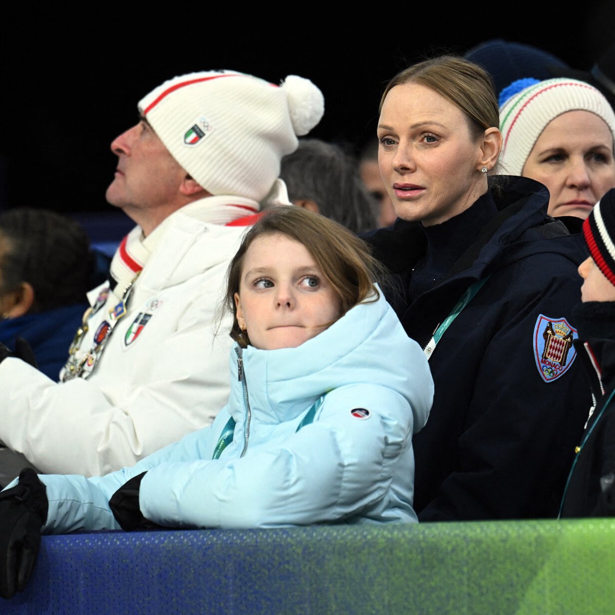 夫妻ともに元オリンピアン。シャルレーヌ公妃と双子の、モナコ公室のミラノ五輪スタイル。