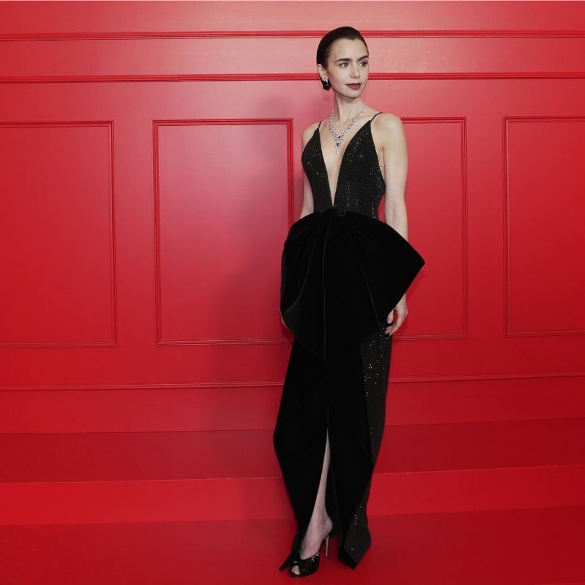 「憧れと崇拝の人生」リリー・コリンズ、『ティファニーで朝食を』を題材にした映画でオードリー・ヘプバーンを演じると発表！