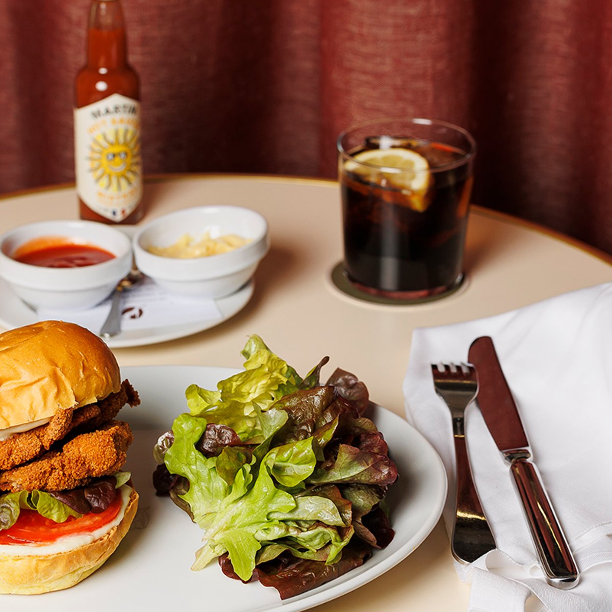 カフェ・ビストロのラレ・バイ・ザ・グレイ。パリ7区で、アメリカ南部料理をおいしく発見。