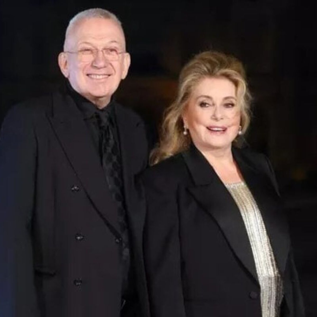 カトリーヌ・ドヌーヴ、ファッションデザイナー、王族まで……パリ・ファッション・ウィーク期間中、ルーヴル美術館第2回グランドディナーに集ったセレブたち。