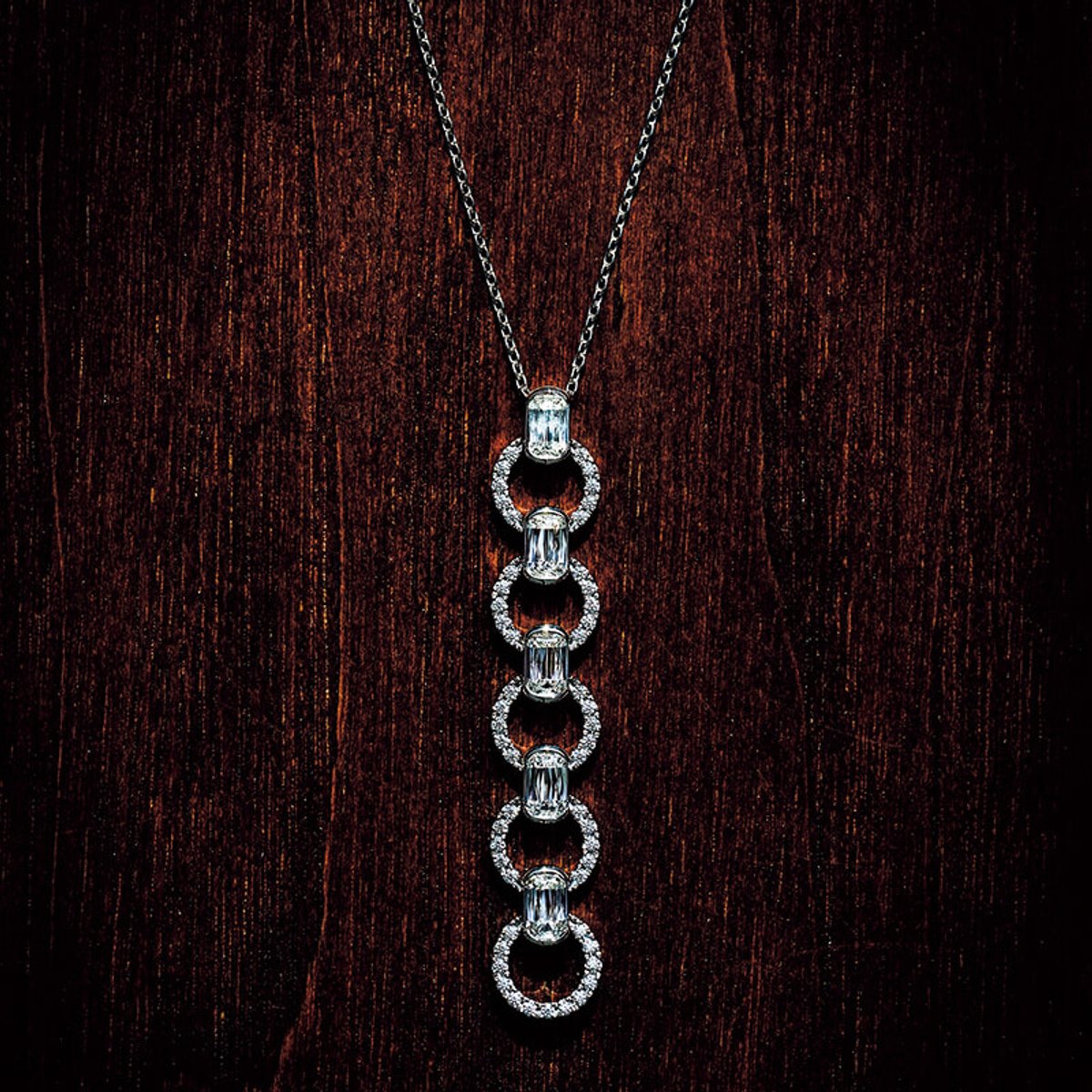 身に着ける人をポジティブにする。和光×アショカのネックレス「アショカ ノッキン」。