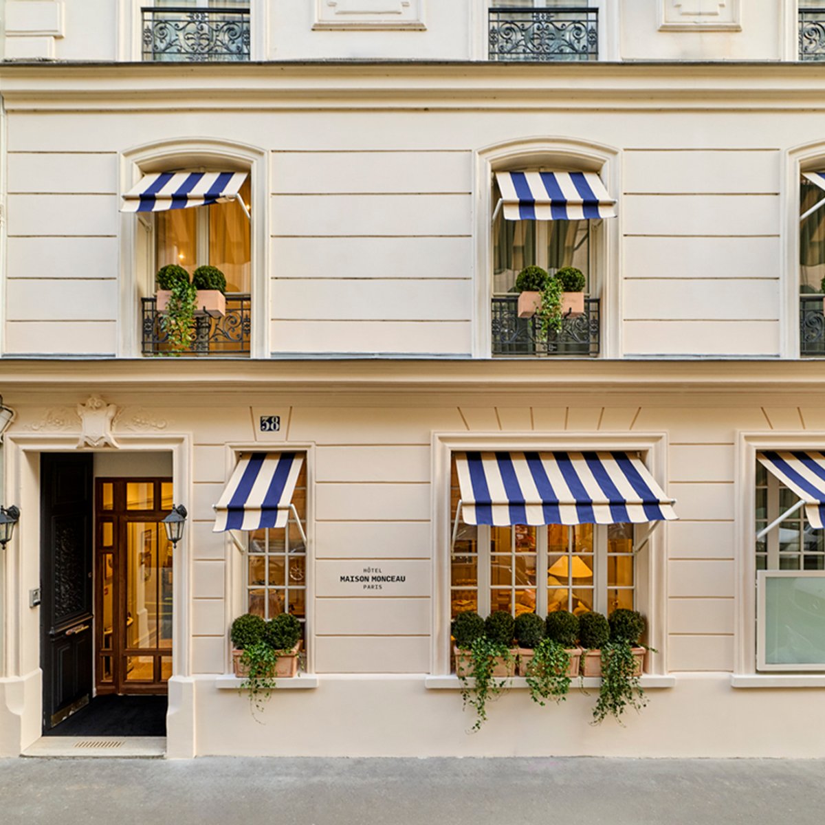 メゾン・モンソー。この愛らしいホテルが私のパリのスイート・ホーム！