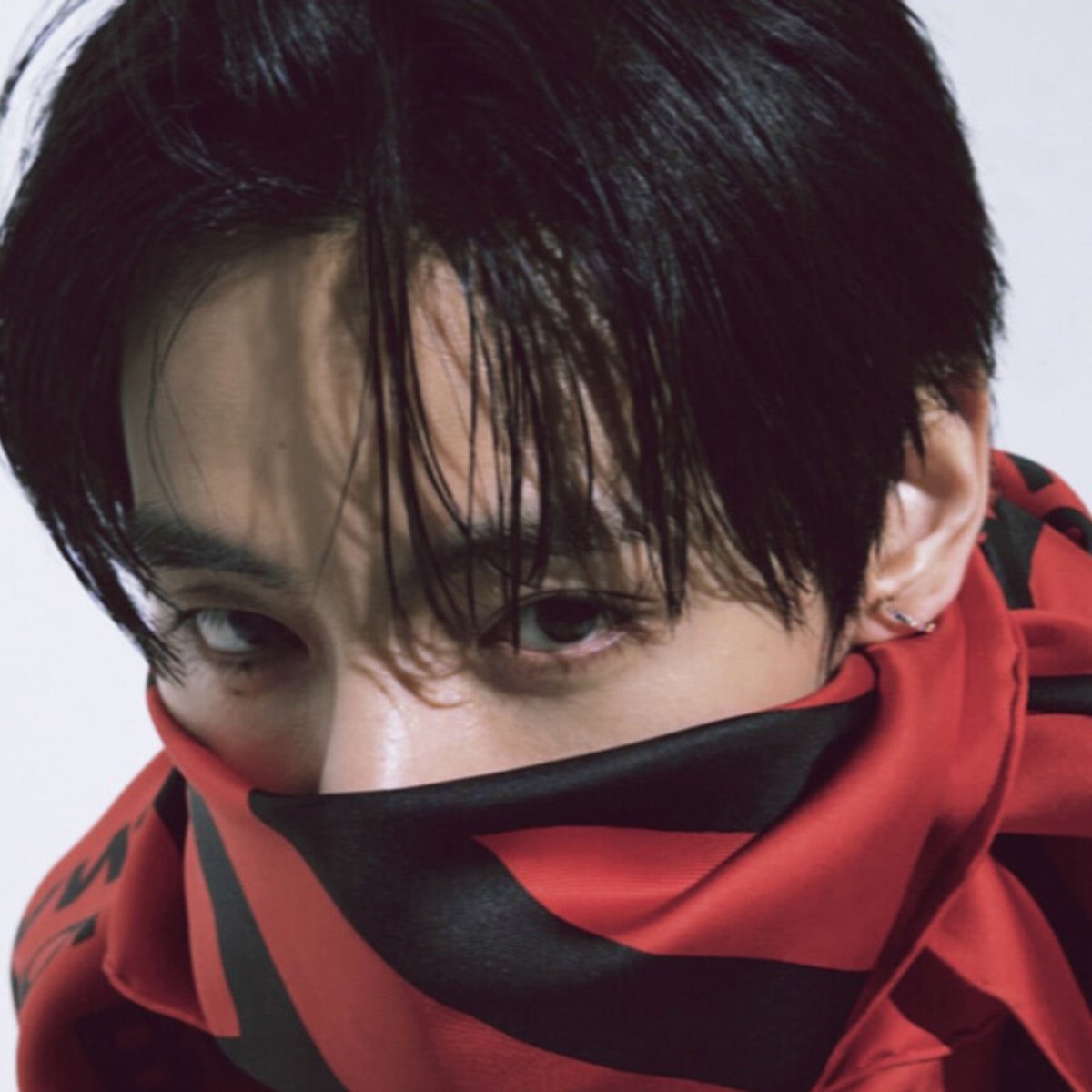 セリーヌからBTS Vを捉えた麗しき9枚のヴィジュアルと動画が到着。