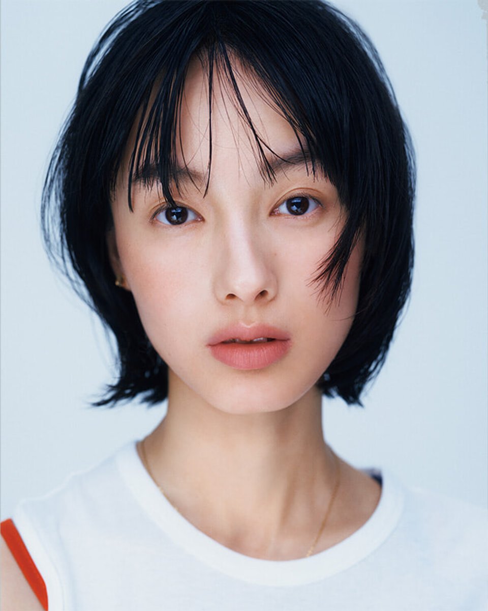 シェイディング＋チーク＋ハイライトでつくる大人の立体感。