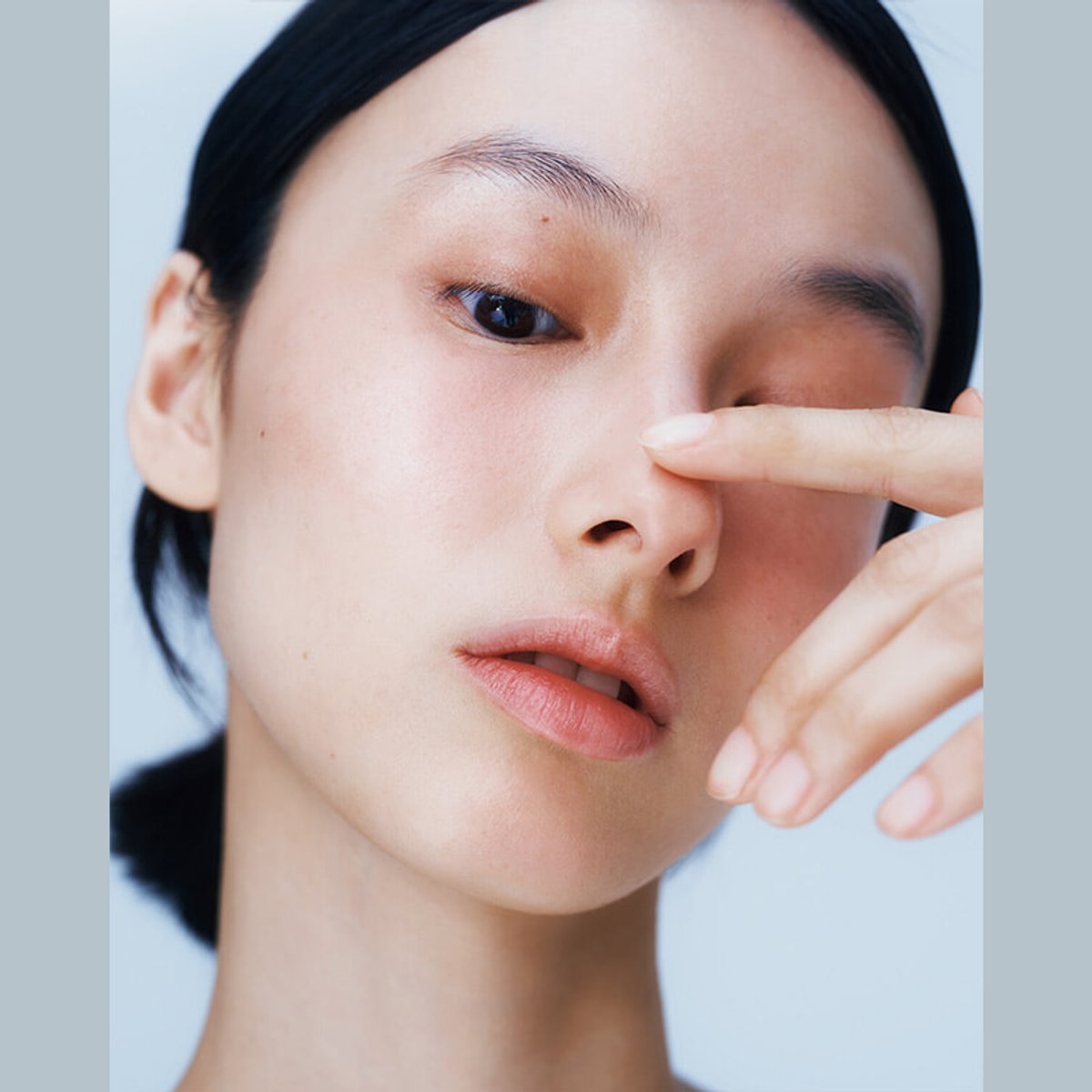 ほんのり自然な発光ツヤ肌を手に入れるには？【シェイディング＋チーク＋ハイライトでつくる大人の立体感】