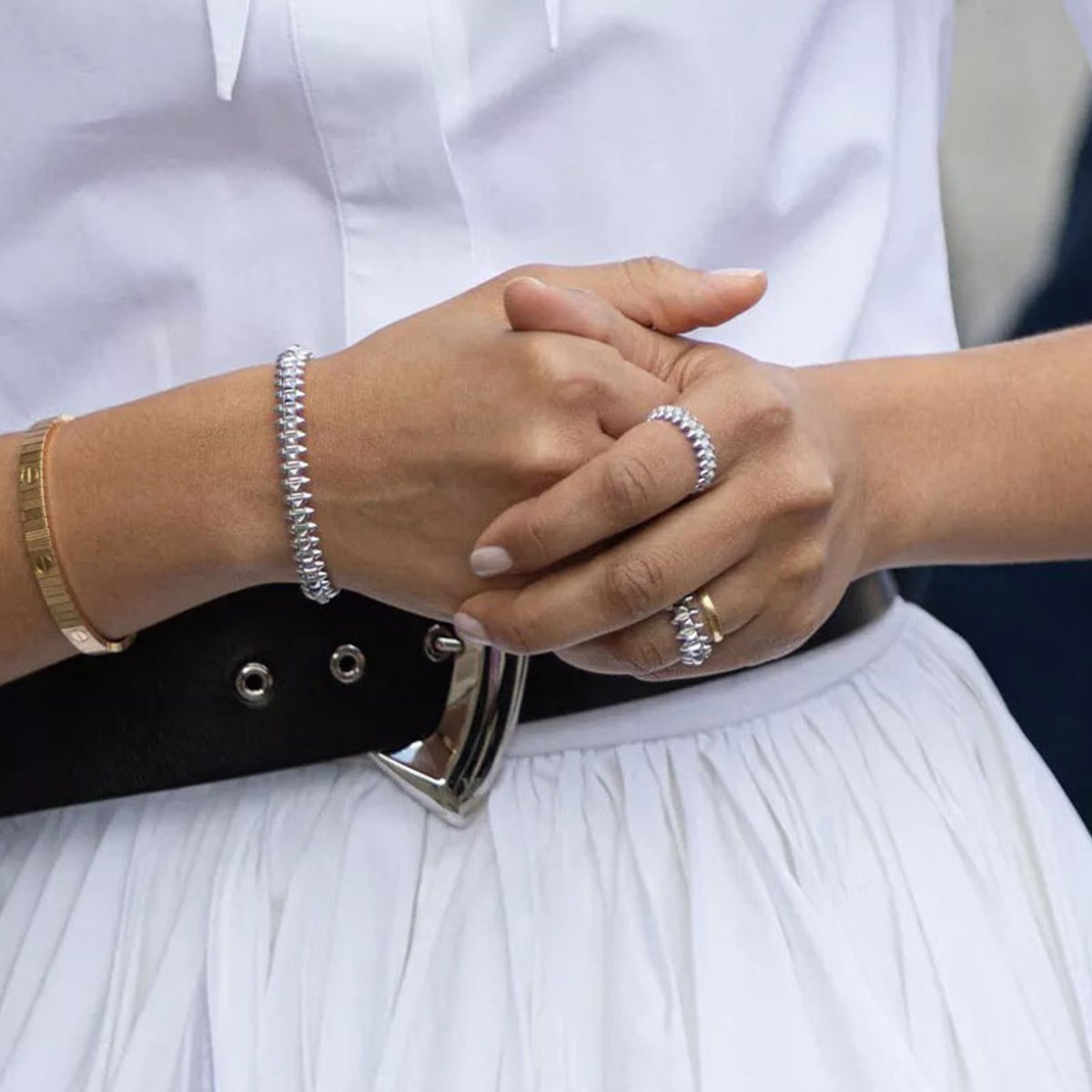 トム・ホランドとの結婚の噂を裏付ける？ ゼンデイヤ、左手の薬指に指輪。