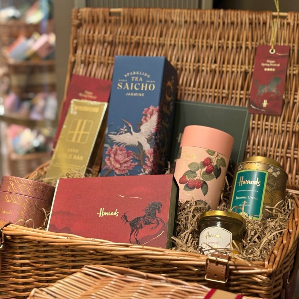 【お土産】ロンドンの老舗百貨店ハロッズで見つけた、絶対に持って帰りたいオリジナルグッズ5選！