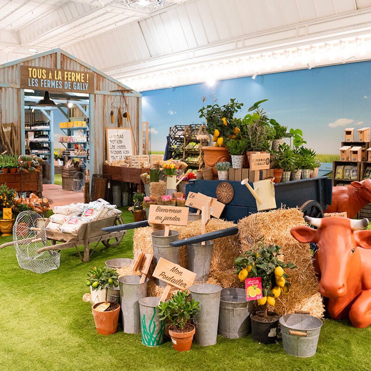 ボン・マルシェの『ファームに大集合！』展,愛らしい動物たちが誘いかけてくる。