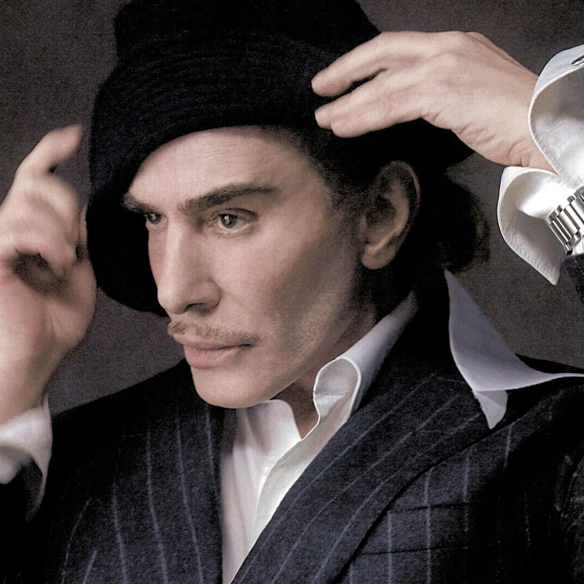 ジョン・ガリアーノとザラが2年間のクリエイティブ・パートナーシップを発表！