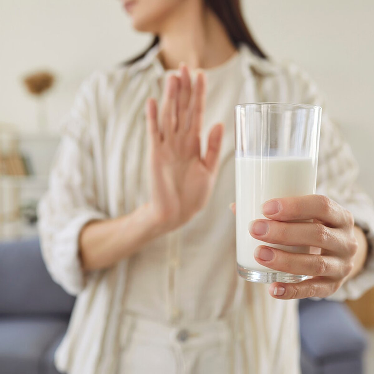 牛乳が飲めなくなる？ 加齢とともに増える「乳糖不耐症」の原因を専門家が解説。