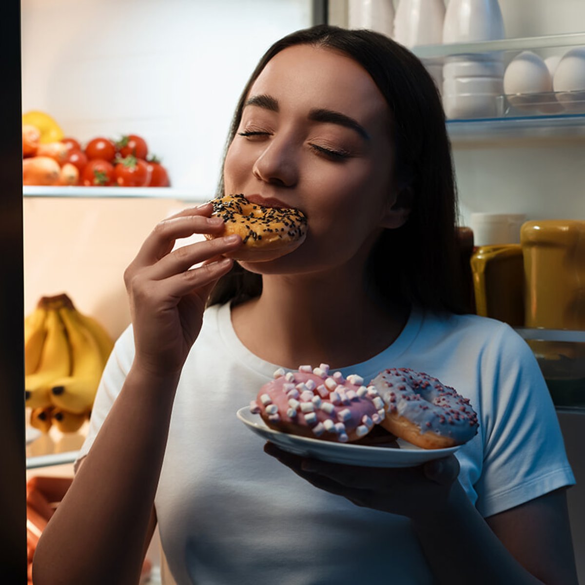 夜食を「40gのクルミ」に変えるだけ。医師が教える「睡眠の質向上」と午後の睡魔を軽減する驚きの仕組み。