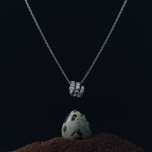 ブルガリの永遠のアイコン「セルペンティ ヴァイパー」のネックレスに新作が登場。