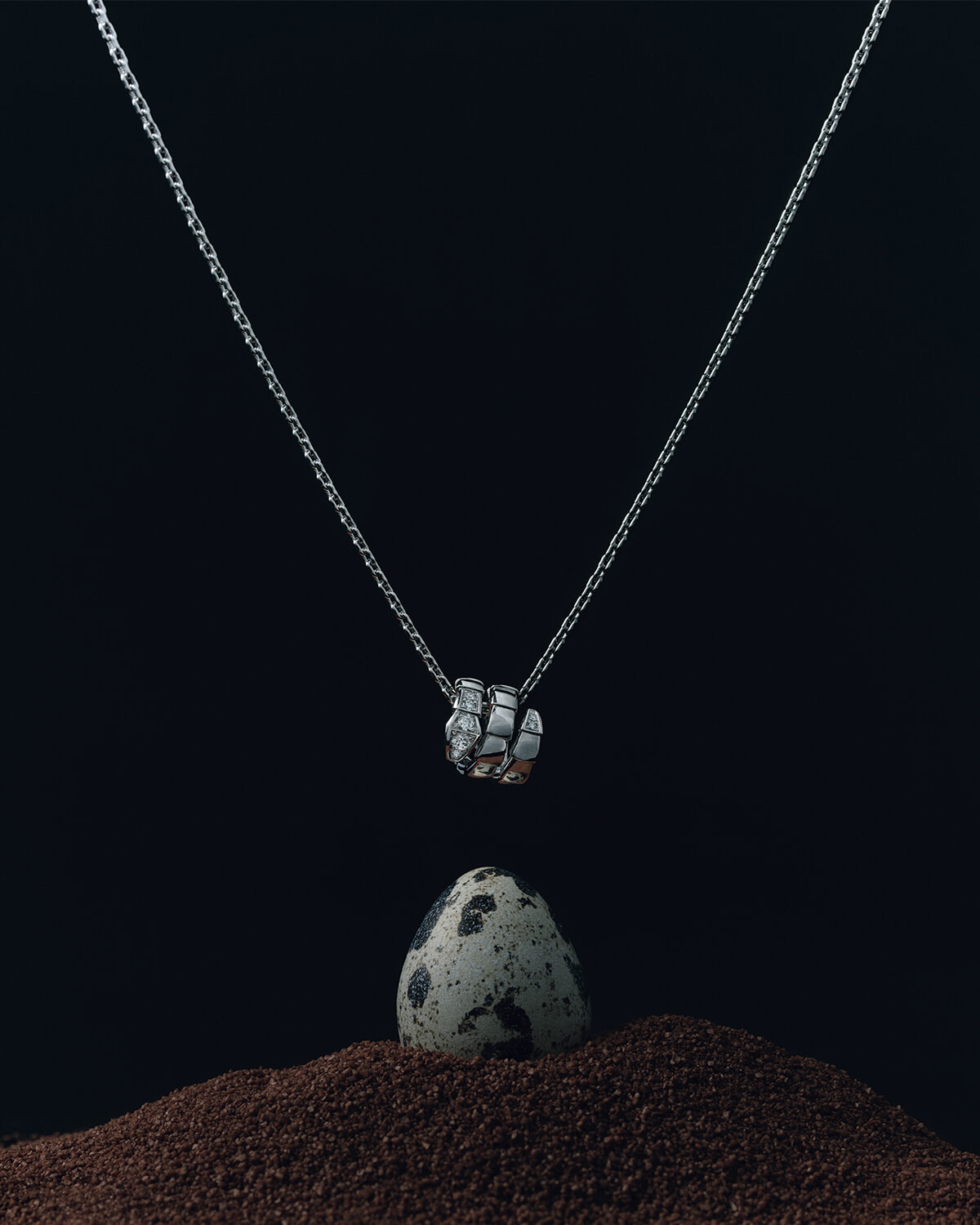 ブルガリの永遠のアイコン「セルペンティ ヴァイパー」のネックレスに新作が登場。