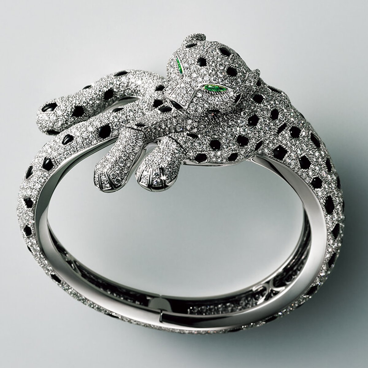 カルティエ、たゆみなきサヴォワールフェール。