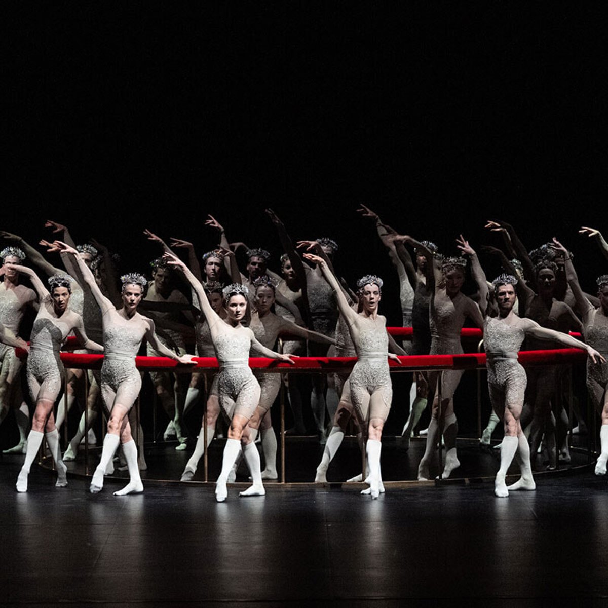 オペラ・ガルニエで、新作『Arena』と『Etude』に観客が大興奮。