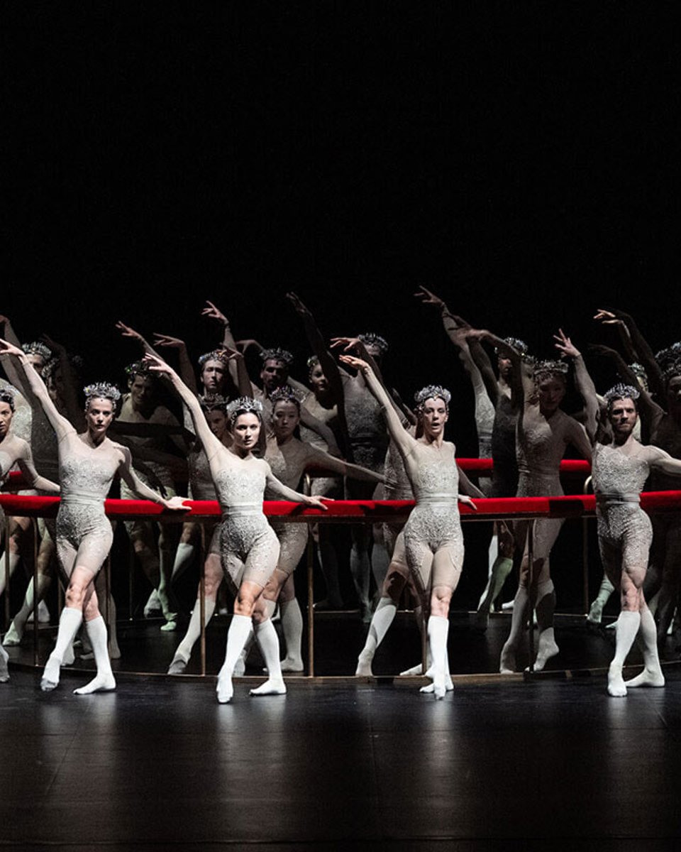 オペラ・ガルニエで、新作『Arena』と『Etude』に観客が大興奮。