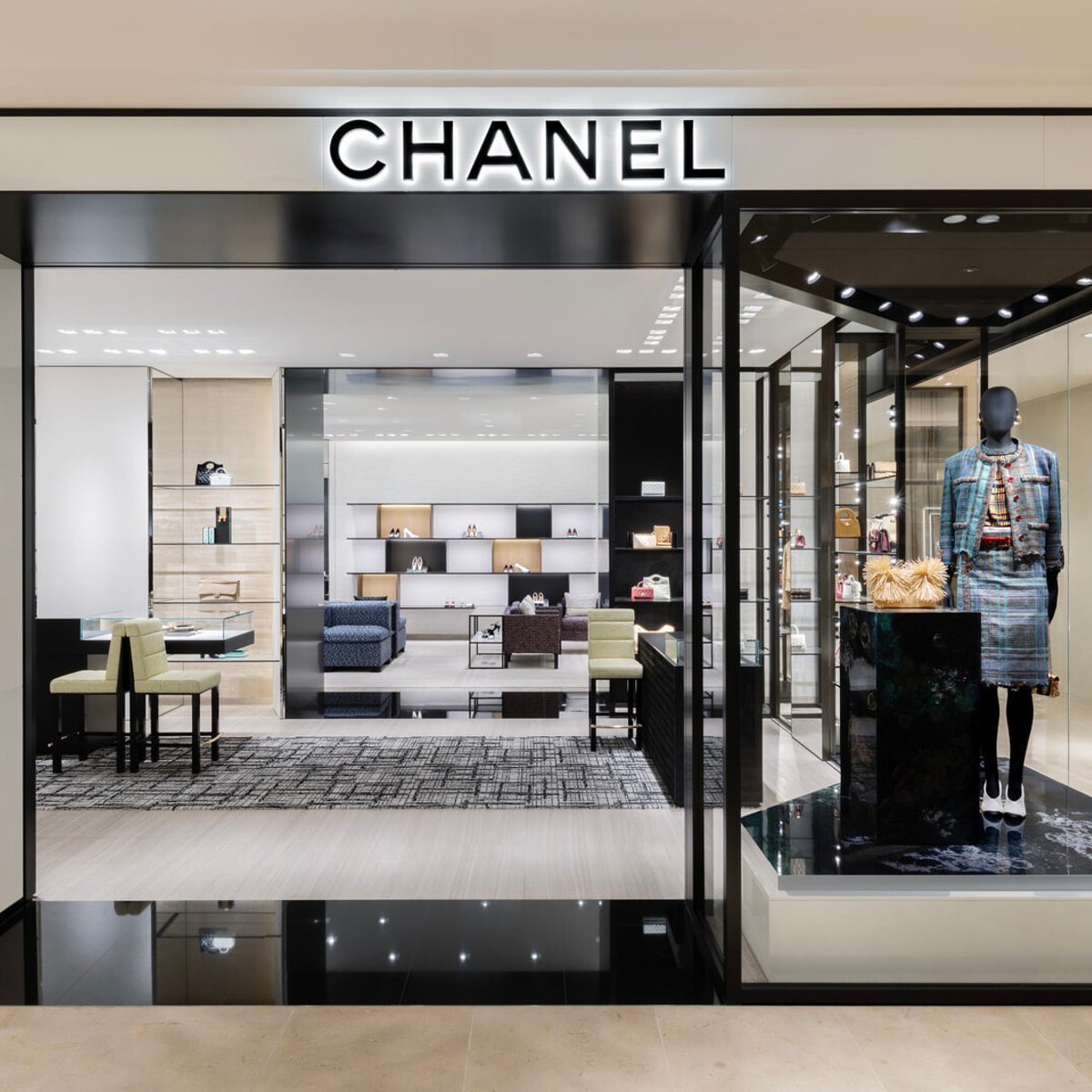 ラグジュアリーなショッピング体験を。シャネル 阪急梅田店がリニューアルオープン。