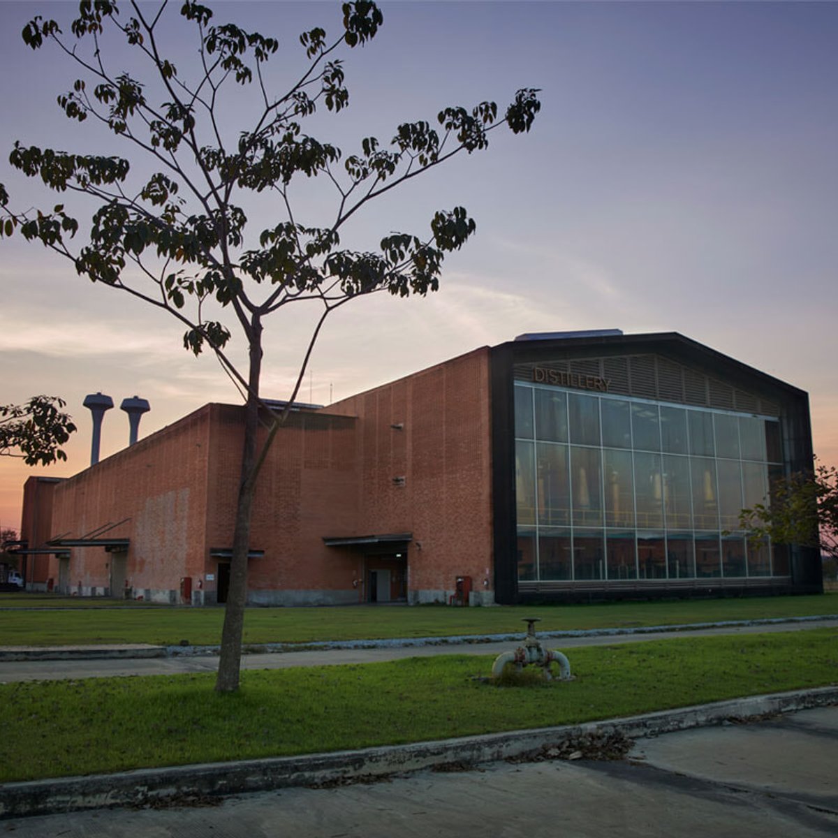 なぜタイでウイスキーが？ 豊かな森と水が育むシングルモルトウイスキーの蒸留所を訪ねて。