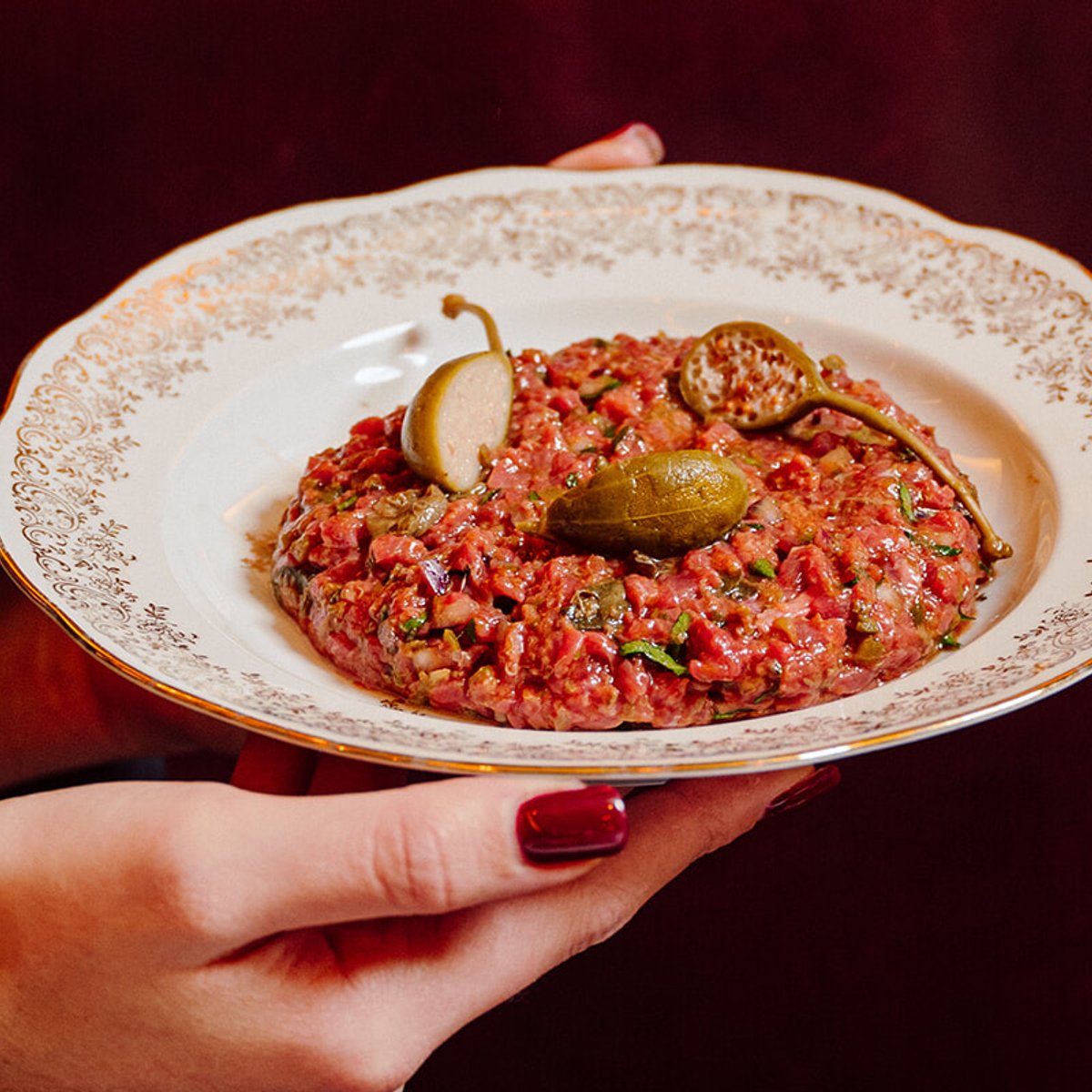 舌平目のムニエルからビーフ・タルタルまで。パリ8区、ベルエポック薫る「ル・マレスキエ」で現代のブラッスリー体験。