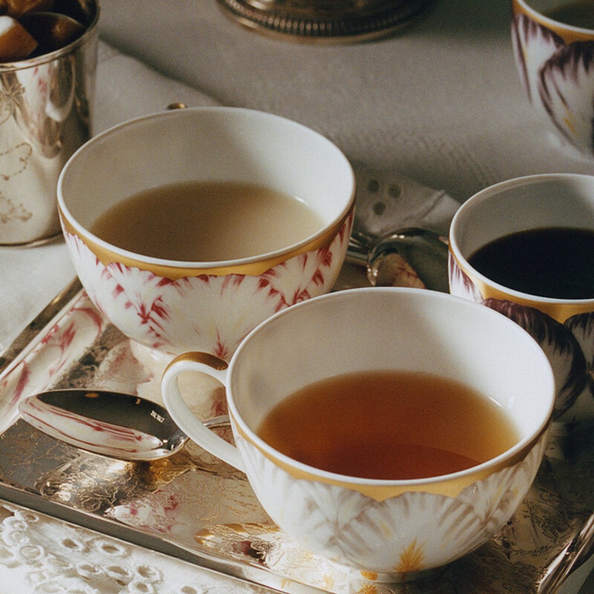 ディオール メゾンより、春の訪れを告げる新作テーブルウェアが登場。