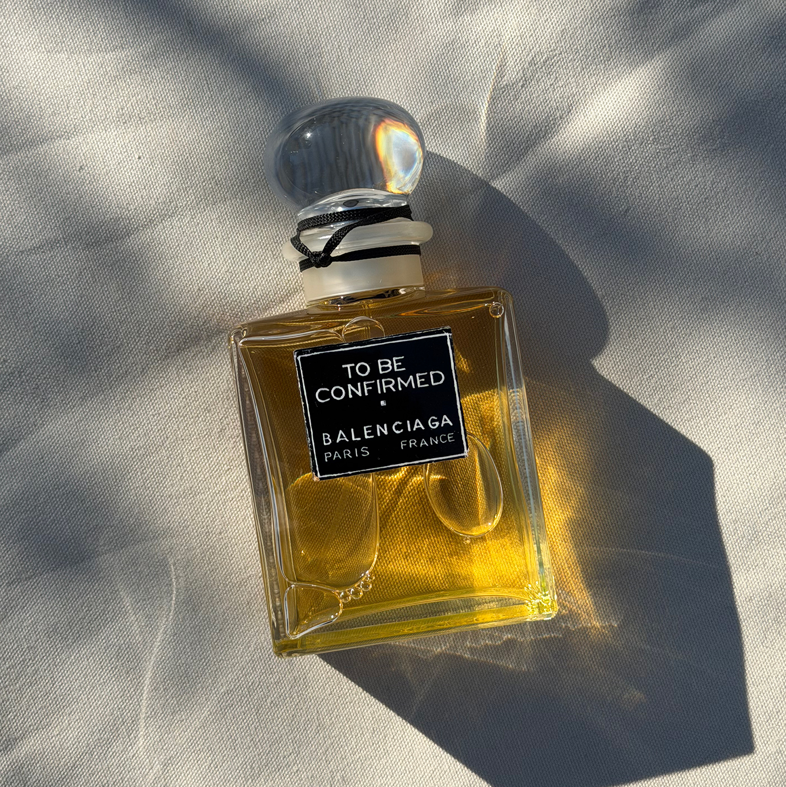 バレンシアガのオードパルファム「トゥー ビー コンファームド」