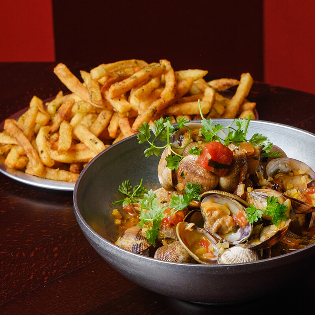 パリ1区にオープンしたクババ、太陽が上がるレヴァント地方の味にパリっ子が集う。