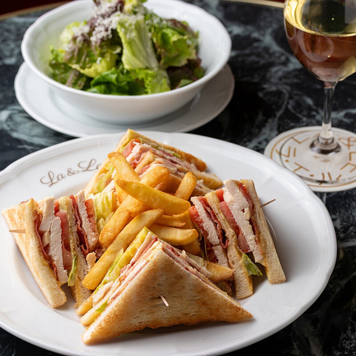 青山の新たなシンボルに。パリのエスプリと日本の洋食を融合させたカフェが誕生。