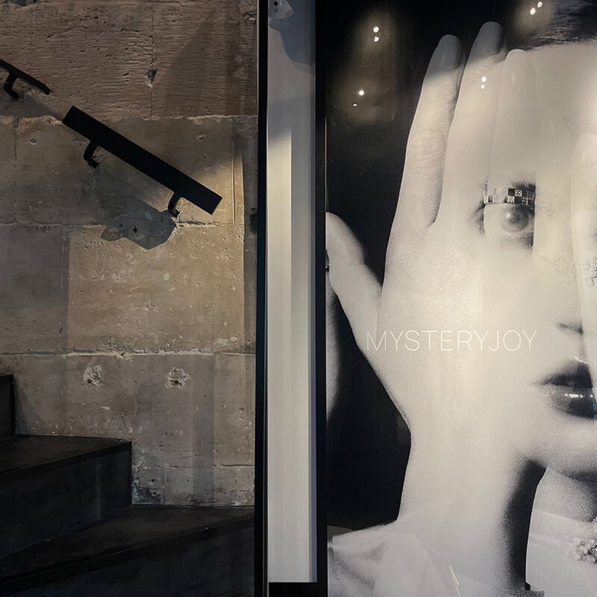 パリで「物語に出会う」ジュエリー。1区に誕生した、ミステリージョイの神秘的なブティックへ。