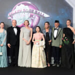 薔薇の舞踏会にて、ベン・シルベスター・ストラウトマン、アレクサンドラ王女、モナコのアルベール2世大公、シャルレーヌ公妃、日本の彬子女王、カロリーヌ・ド・モナコ、クリスチャン・ルブタン、ベアトリス・ボロメオ、ピエール・カシラギ。（モナコ、2026年3月21日）