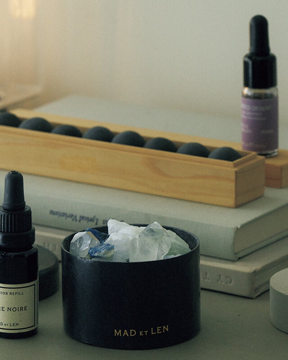 玄関・リビング・寝室、空間ごとに変わる「香りの正解」を専門家が解説。