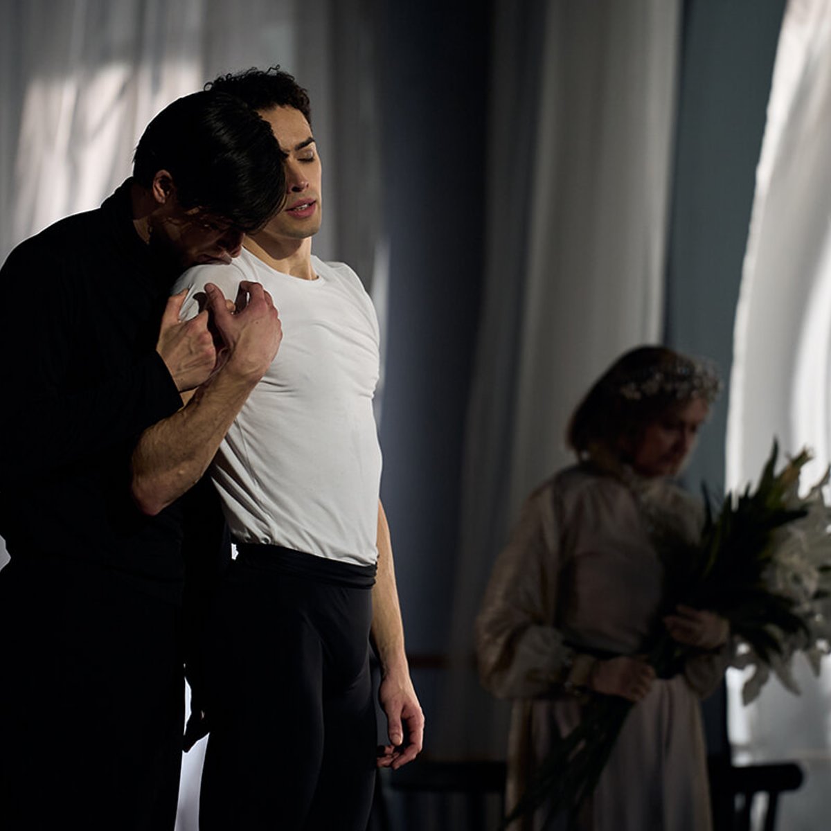 差別、亡命、政治的抑圧……不世出の天才が蘇る、バレエ『ヌレエフ』がベルリンで開幕。