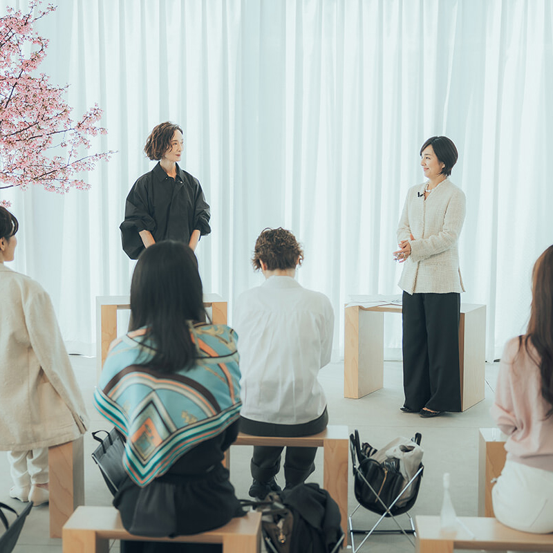 塚本香とセアン・デザイナー秋山珠美によるトークショー＆香席体験をレポート。