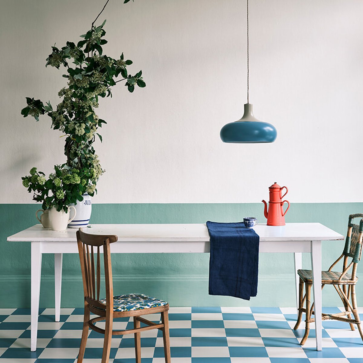 新しいインテリアのトレンド？ 「第六の壁」という発想で、床を塗ってみよう。