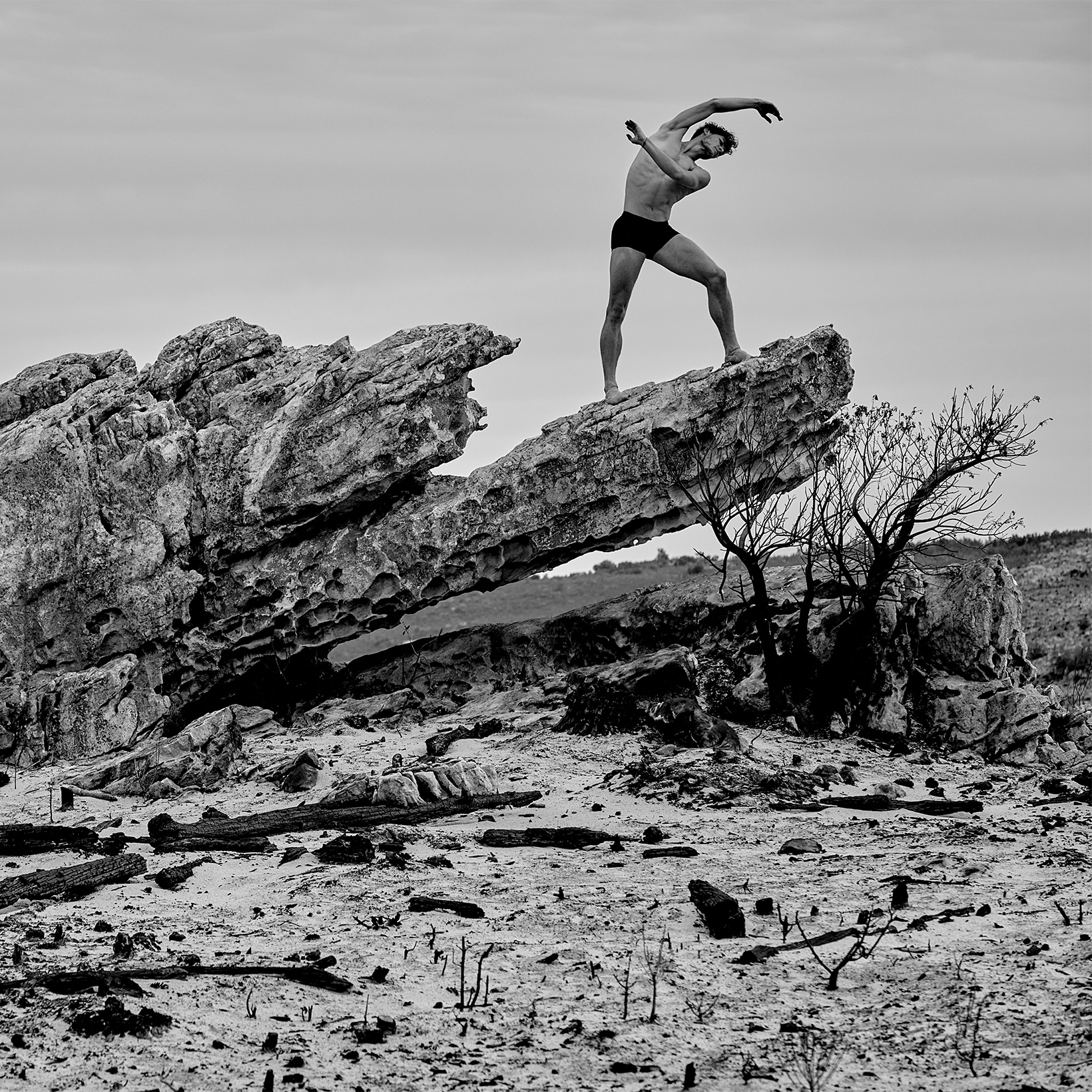 ユーゴ・マルシャンなどダンサーたちの動き、ダンスの優美に目を奪われる写真展へ。