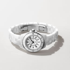 シャネルから、28mmサイズの美しき新作ウォッチ「J12」が豊富に登場。