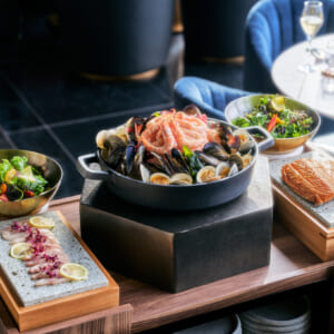 日曜日だけの贅沢ブランチ。フェアモント東京の最上階で、海と大地の恵みを堪能。