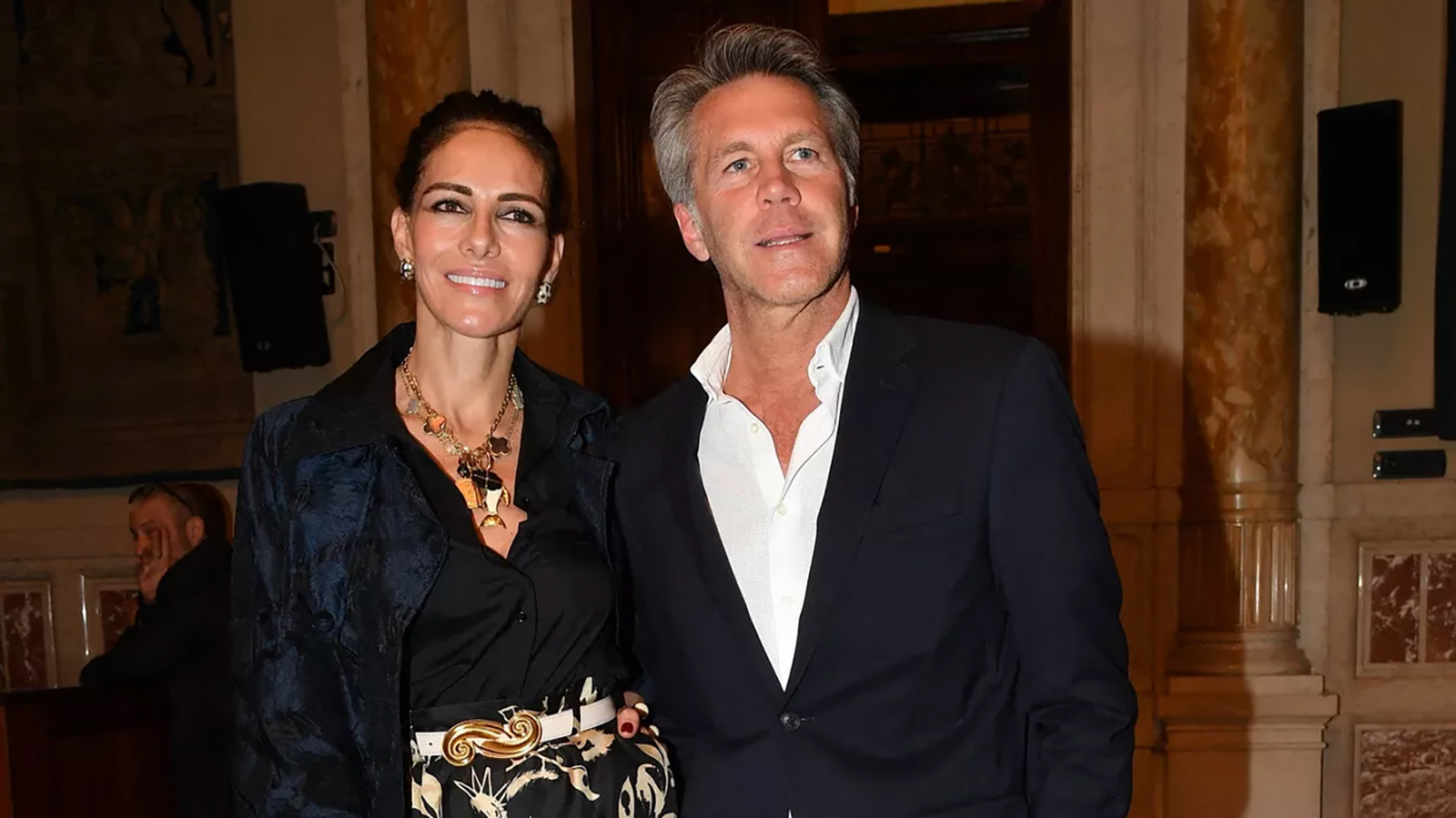 「平和のためのコンサート」に出席した、エマヌエーレ・フィリベルト・ディ・サヴォイアとアドリアナ・アバスカル。