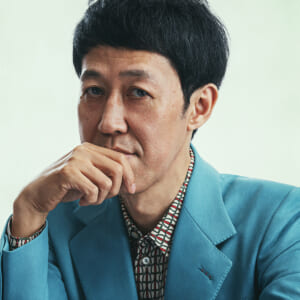 小籔千豊、お悩み相談ライブから生まれた新刊『愛の小籔大説教』と次なるビジョン。