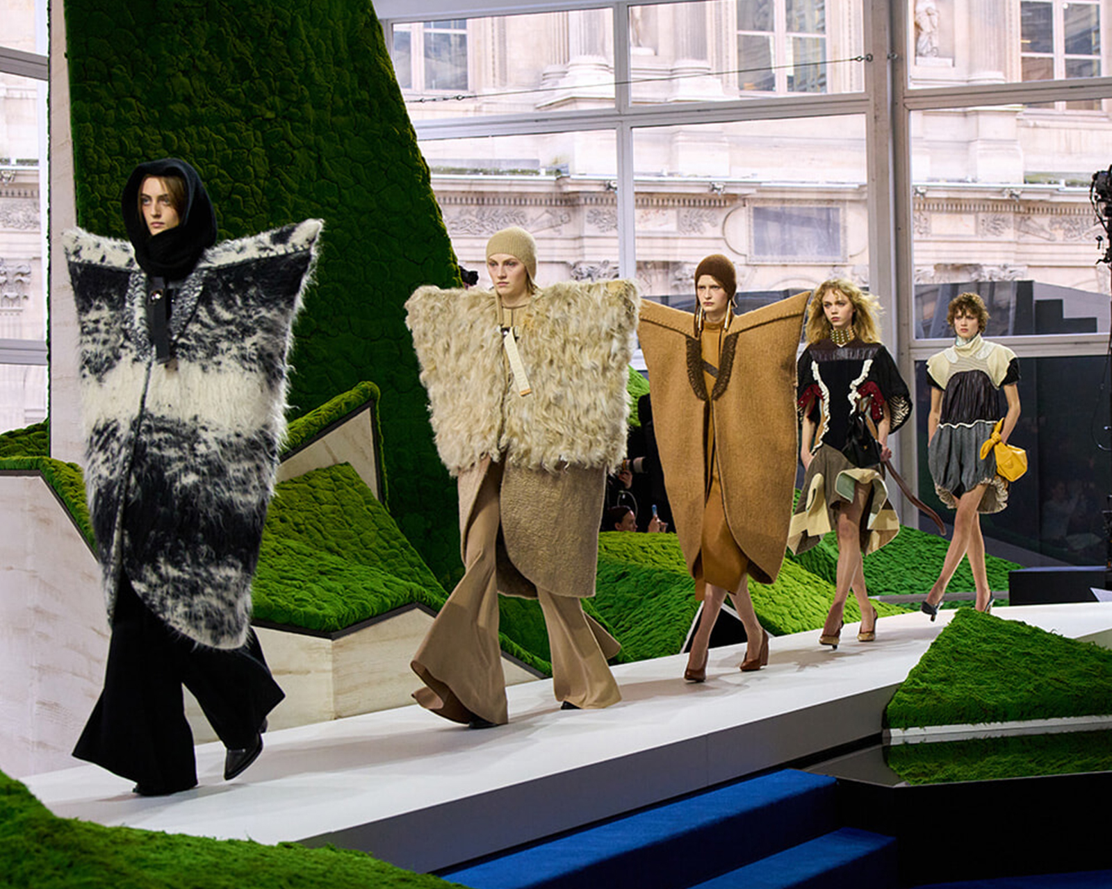 自然とフォークロアにインスパイアされた、ルイ・ヴィトン 2026秋冬ウィメンズ・コレクション。