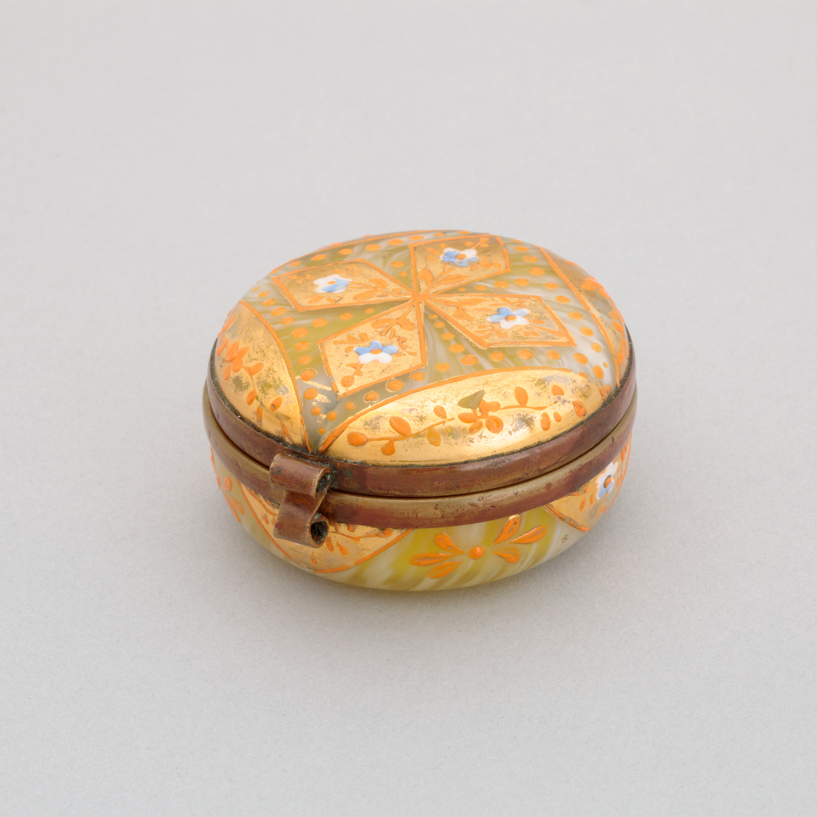 近代の化粧文化の変遷を辿る、ポーラ文化研究所50周記念展が開催。