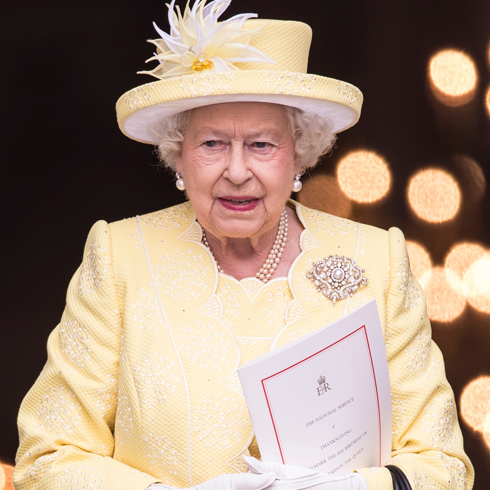 「冗談といたずらが大好き」エリザベス女王の知られざる一面を、王室スタイリストが明かした。