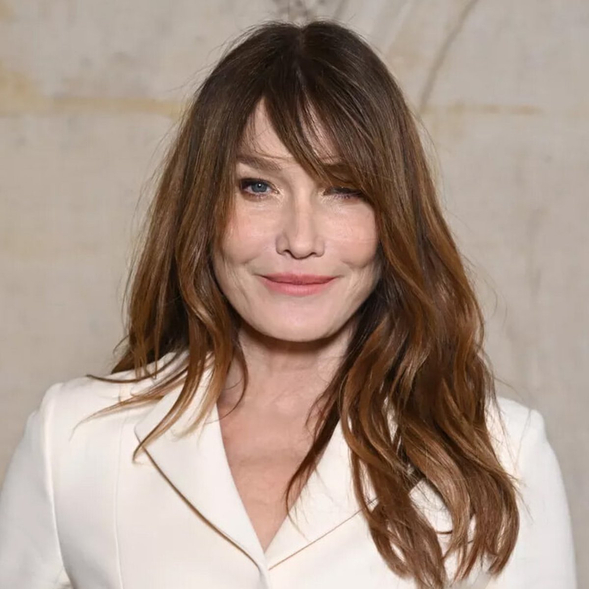 カーラ・ブルーニ、乳ガンとの戦いを語る。