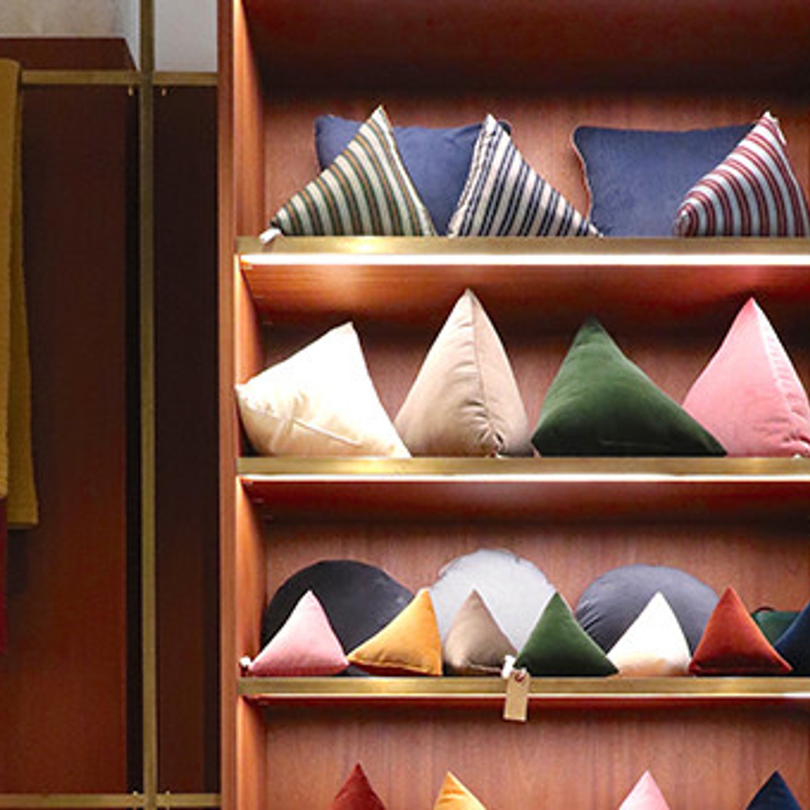 TSFが開店。モダンファミリーのインテリアならおまかせ。