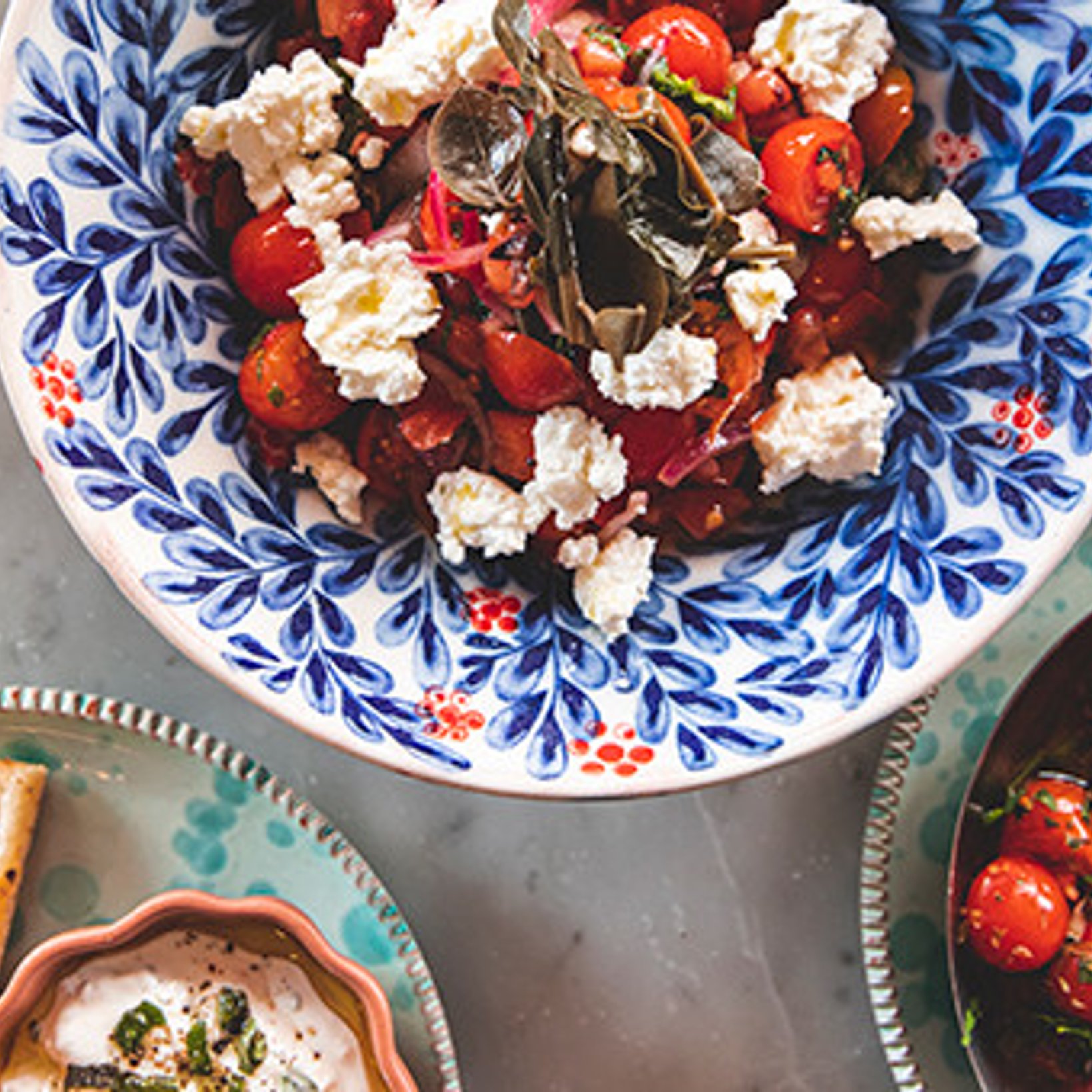 グラン・カフェ・ダテーヌ、料理と器でギリシャを味わう。